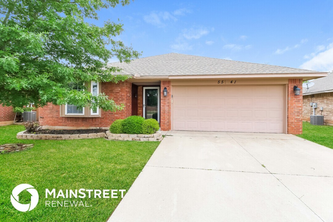 5541 Crooked Creek Rd in Oklahoma City, OK - Foto de edificio