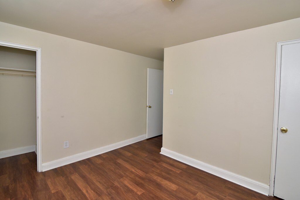 Moorestown Oaks Apartments in Moorestown, NJ