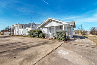 407 W Main St in Whitesboro, TX - Foto de edificio - Building Photo