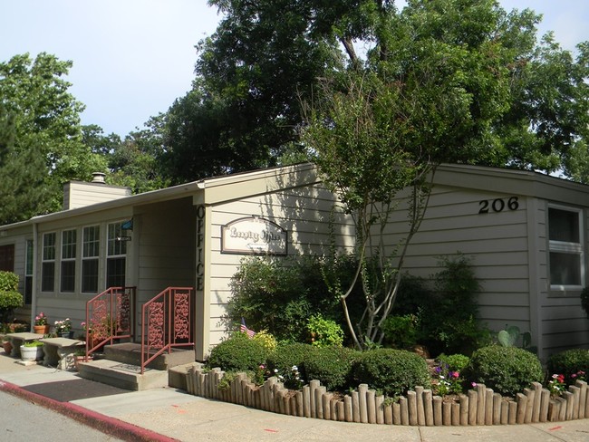 Pecan Valley Apartments in Lawton, OK - Building Photo - Building Photo