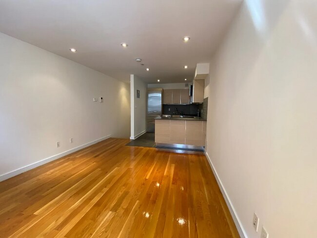 215 E 81st St in New York, NY - Building Photo - Building Photo
