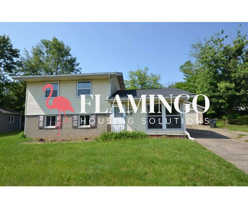 4121 Meadowdale Dr in Dayton, OH - Building Photo