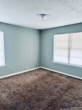 243 Maplewood Ln in San Antonio, TX - Building Photo - Building Photo