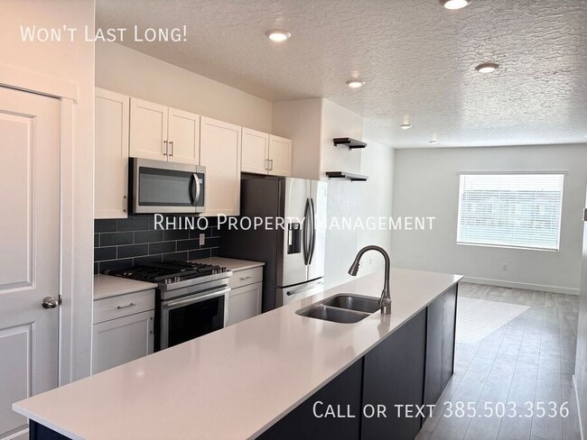 property at 1092 E Vessel Ct