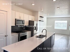 1092 E Vessel Ct in Saratoga Springs, UT - Building Photo - Building Photo