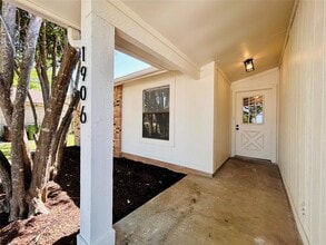 1906 Surrey Dr in Round Rock, TX - Building Photo - Building Photo