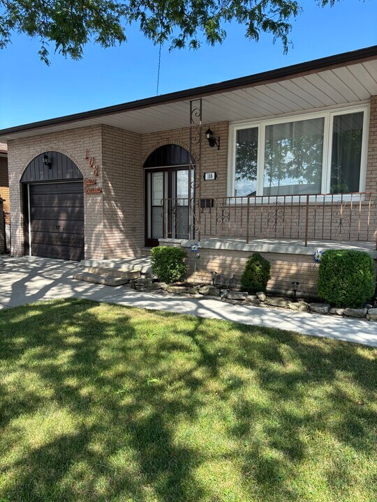 108 Capri Cres in Hamilton, ON - Building Photo