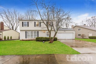 1235 Casa Solana Dr in Wheaton, IL - Building Photo