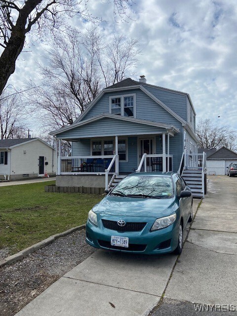 24 Evelyn Ave in West Seneca, NY - Building Photo