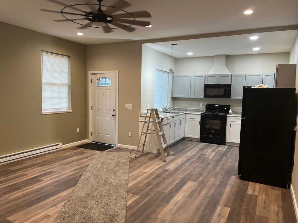 82 Smith St in Poughkeepsie, NY - Building Photo