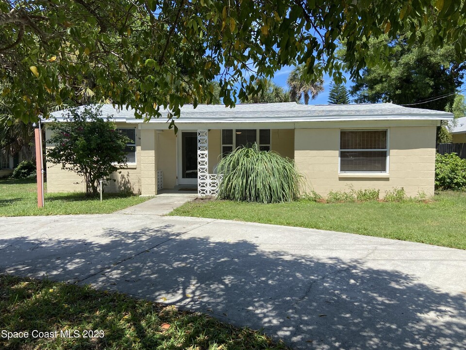 114 Delespine St in Melbourne Beach, FL - Building Photo