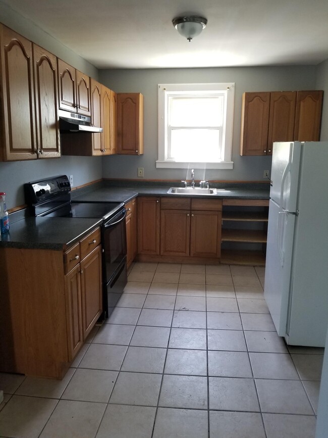 19 Circular Ave, Unit 19 in Pittsfield, MA - Foto de edificio - Building Photo