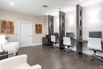 7575 Hampton Blvd in North Lauderdale, FL - Foto de edificio - Building Photo