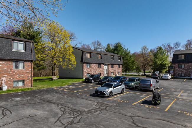 Maple Meadows Condominiums in Attleboro, MA - Building Photo - Building Photo