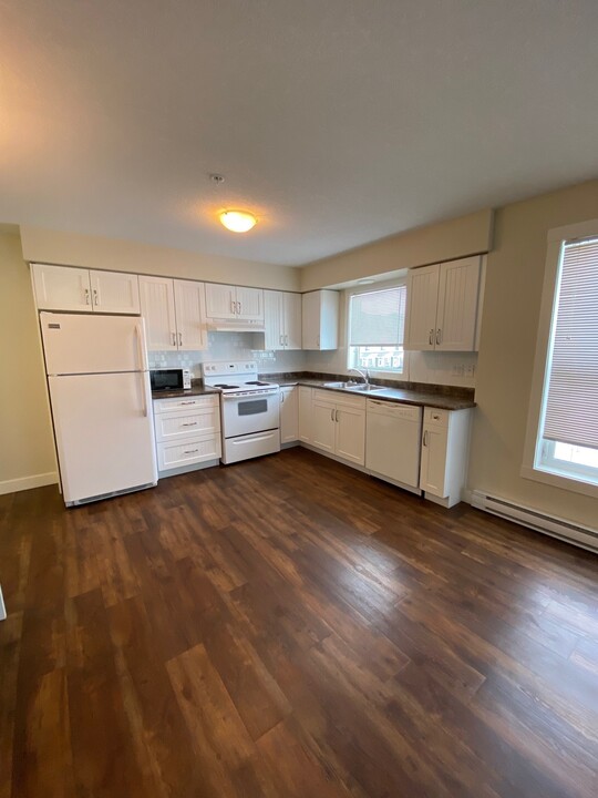 11004-11102 102 Ave in Fort St John, BC - Building Photo