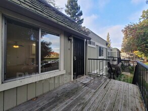 102 Luna Grande Cir in Sacramento, CA - Building Photo - Building Photo