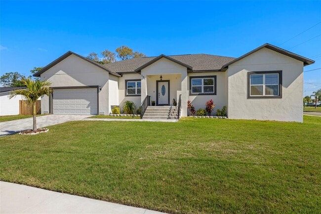 501 Florida Cir N in Apollo Beach, FL - Building Photo - Building Photo