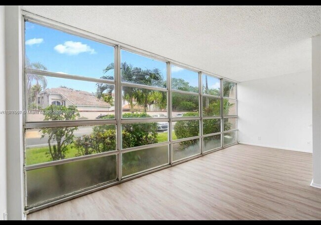 2001 Atlantic Shores Blvd in Hallandale Beach, FL - Building Photo - Building Photo