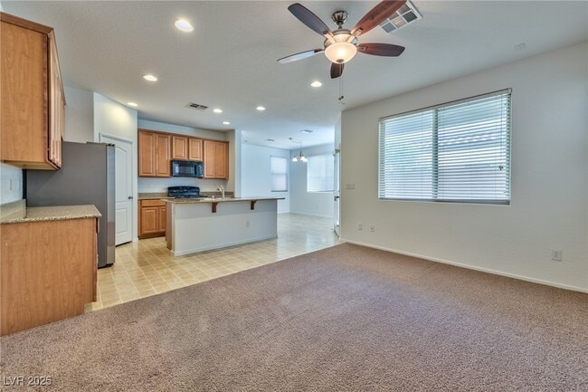 7635 Jasmine Falls Dr in Las Vegas, NV - Building Photo - Building Photo