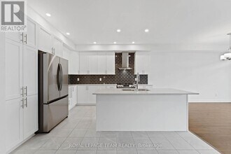 27 Peony Ln in Ottawa, ON - Building Photo - Building Photo