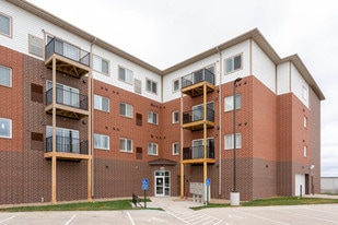 Sonoma Square in Cedar Rapids, IA - Building Photo