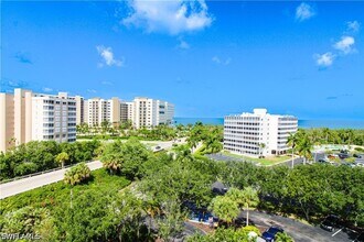 35 Bluebill Ave in Naples, FL - Building Photo - Building Photo