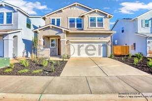 1330 W Prescott Ave in Visalia, CA - Building Photo