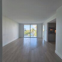 16546 NE 26th Ave, Unit 5H in North Miami Beach, FL - Building Photo
