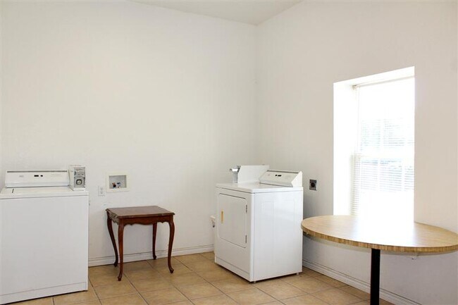 940 W Tarleton St, Unit 5 in Stephenville, TX - Building Photo - Building Photo