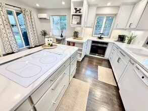 14355 SW 114th Ave in Tigard, OR - Building Photo - Building Photo