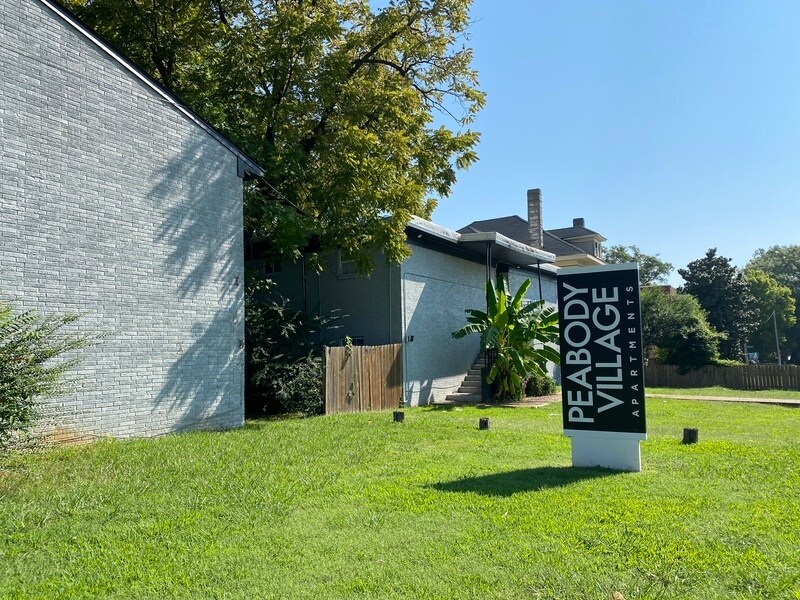 Peabody Village in Memphis, TN - Building Photo