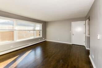 6925 N Rosemary Ln in Niles, IL - Foto de edificio - Building Photo