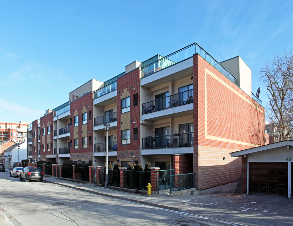 Park Lane Condominiums in Vaughan, ON - Building Photo