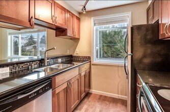 9056 Mary Ave NW, Unit 201 in Seattle, WA - Building Photo - Building Photo