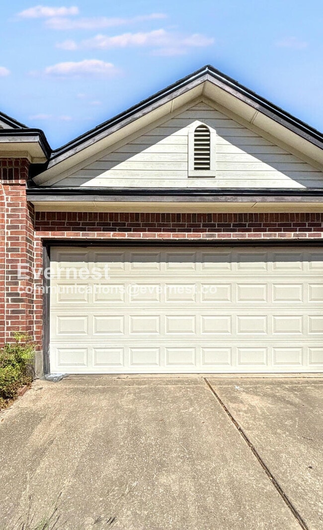 property at 1502 Sundance Dr