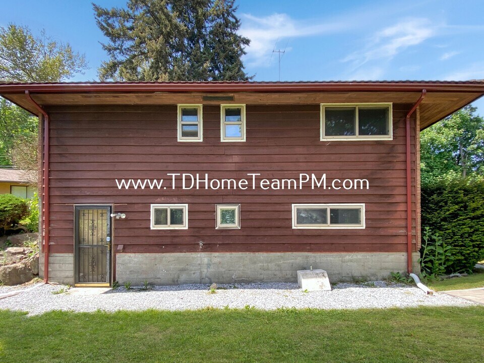 10228 4th Ave S-Unit -B in Seattle, WA - Building Photo