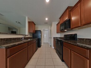 332 Summer Horse Dr in La Marque, TX - Building Photo - Building Photo