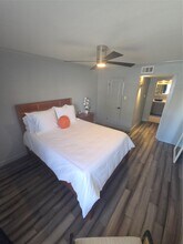 2250 Bering Dr in Houston, TX - Building Photo - Building Photo