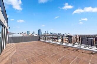 197 Pine St in Jersey City, NJ - Building Photo - Building Photo