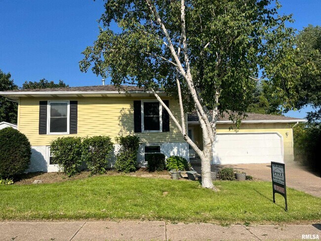 property at 3840 Wakonda Dr