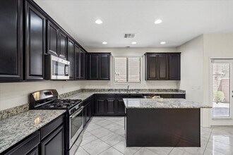 7782 Peaceful Trellis Dr in Las Vegas, NV - Building Photo - Building Photo