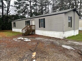 3525 E Elizabethtown Rd in Lumberton, NC - Building Photo