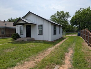 908 Tennessee St in Graham, TX - Building Photo - Building Photo