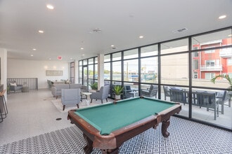 Union Square in Indianapolis, IN - Foto de edificio - Interior Photo