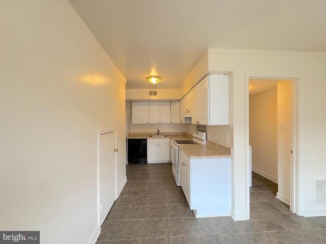 4643 Logsdon Dr in Annandale, VA - Building Photo - Building Photo