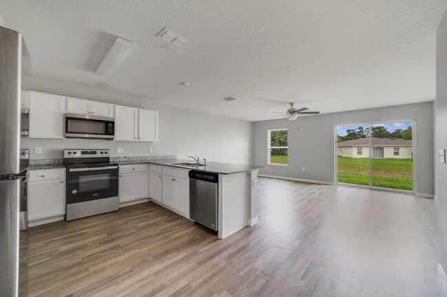 687 Gila Dr in Poinciana, FL - Building Photo - Building Photo