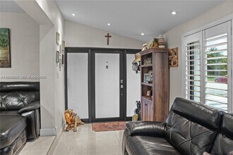 117 W 34th St in Hialeah, FL - Building Photo - Building Photo