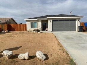 9161 Lime Ave in California City, CA - Building Photo - Building Photo