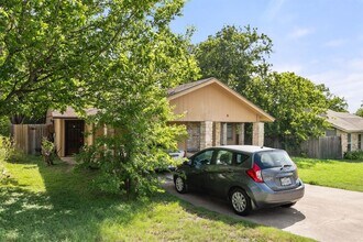 818 Sirocco Dr in Austin, TX - Building Photo - Building Photo