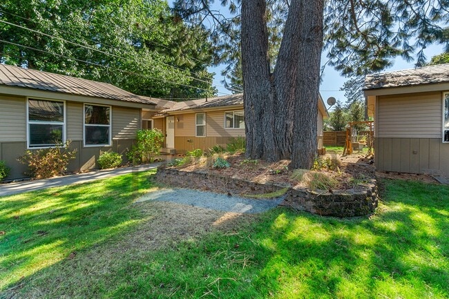 1814 E St Maries Ave in Coeur d'Alene, ID - Foto de edificio - Building Photo